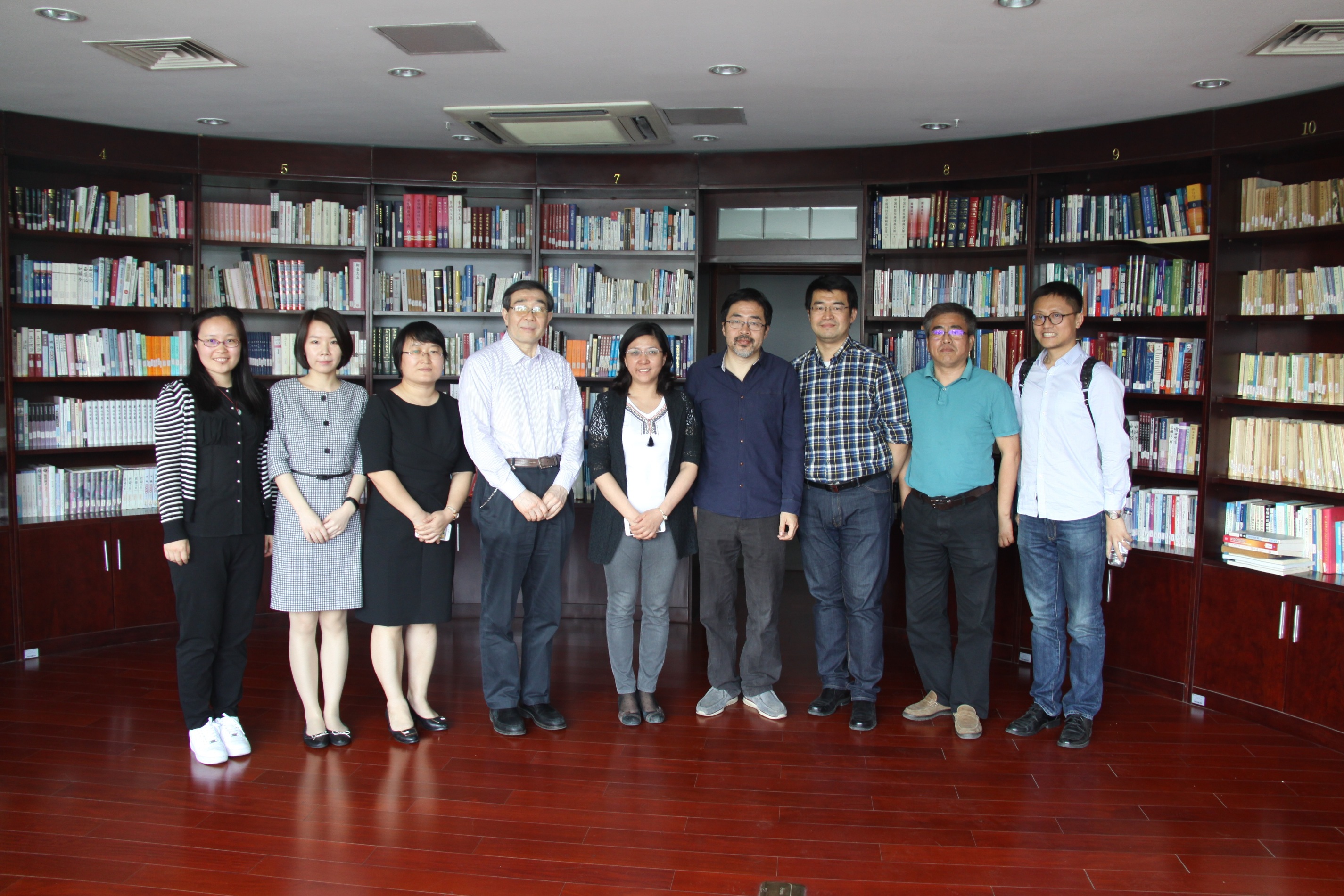20180501北京大学第三医院敖英芳教授一行到访微纳电子学研究院 - 副本.JPG 20180501北京大学第三医院敖英芳教授一行到访微纳电子学研究院 - 副本.JPG